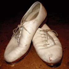 clogging shoes with taps